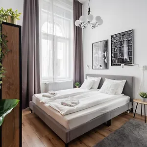 Apartment E32 - Oktogon Panorama Suite - Best Location - By Bqa, Budapest